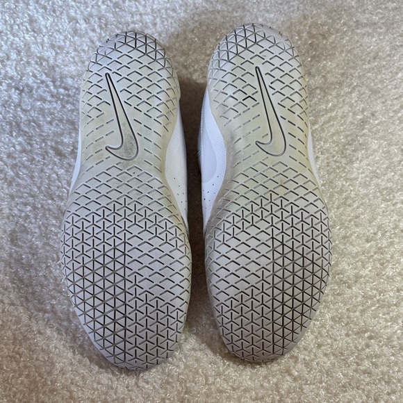 Nike Women's Cheer Shoes White and Gray Athletic Shoes - Picture 2 of 8